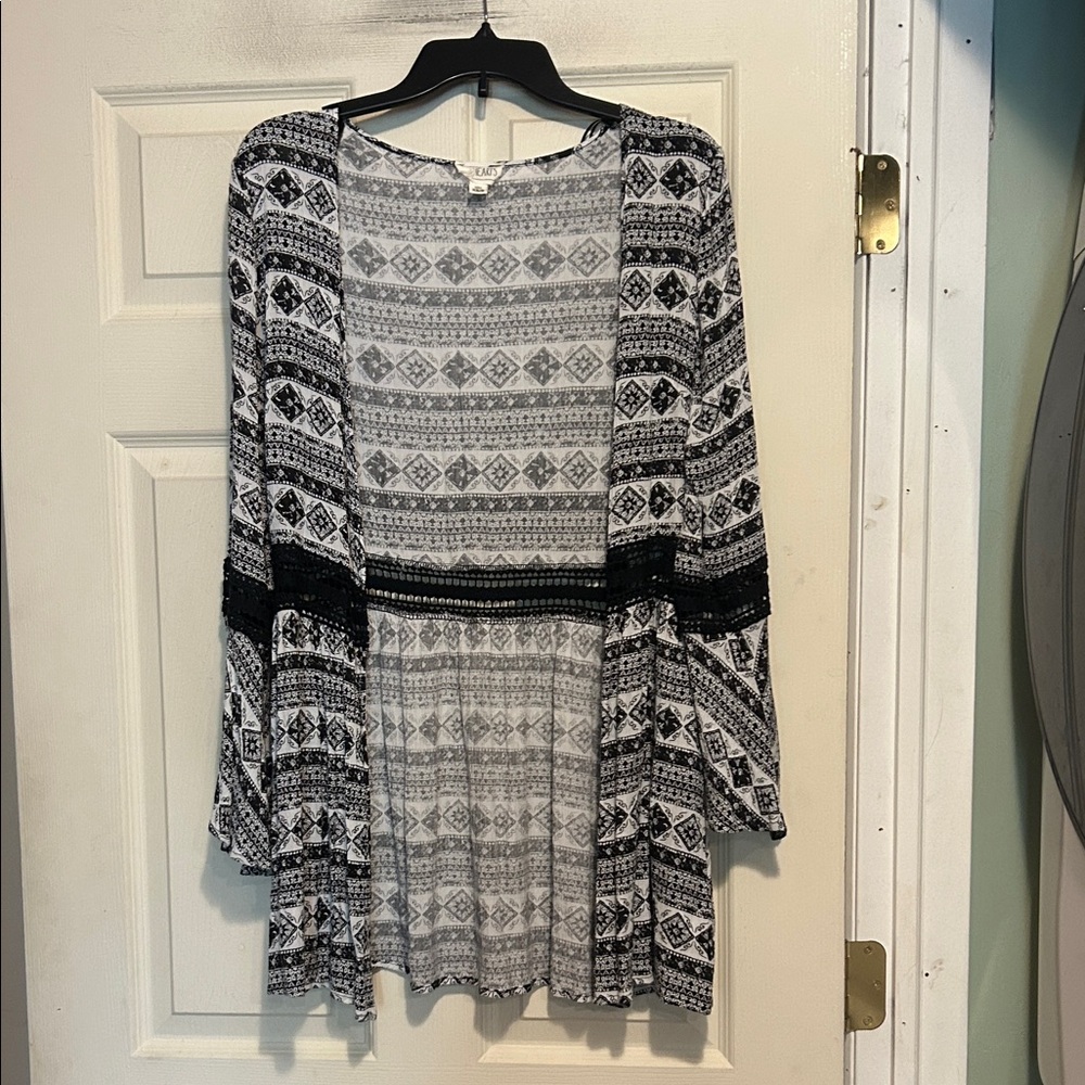 La Hearts Black and White Kimono Cardigan Size XS/S